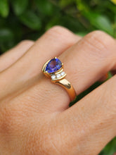 Cargar imagen en el visor de la galería, 2138: Vintage: 14ct Gold Violet Blue Pear-Cut Tanzanite Natural Diamonds Ring- Lovely cut and colour
