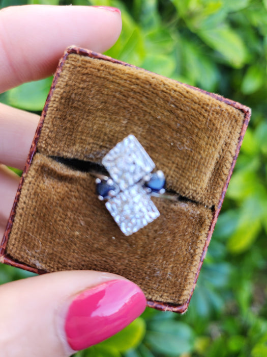 0006: Vintage: 18ct White Gold Art Deco Design Blue Sapphires Diamonds Ring- Geometric set
