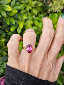 0473: Vintage 9ct Gold Pear Cut Pink Topaz Diamonds Cocktail Ring- lovely combination