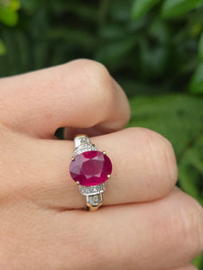 1905: Vintage: 9ct Yellow Gold Ruby 16 Diamonds Dress Ring- picture perfect