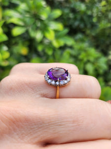 0295: Vintage: 18ct Gold Vibrant Lilac Amethyst 16 Diamonds Dress Ring- classic combination