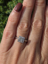 Cargar imagen en el visor de la galería, 6170: Vintage: 18ct White Gold Geometric Set Diamonds (0.41ct) Ring

