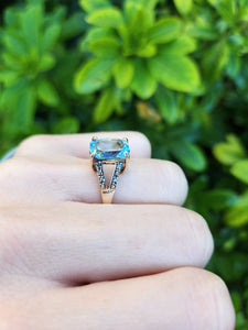 A8265: Vintage: 9ct Gold Swiss Blue Topaz Diamonds Cocktail Ring