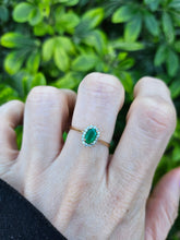 Load image into Gallery viewer, 0814: Vintage: 18ct Gold Emerald 16 Diamonds Daisy Ring-
