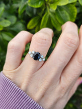 Load image into Gallery viewer, 0684: Vintage:18ct Blue Sapphire Diamonds Trefoil Ring
