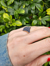 Cargar imagen en el visor de la galería, 1249: Vintage: Iconic 9ct Gold French Blue Sapphires Geometric Cluster Ring
