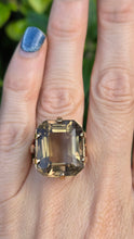 Cargar imagen en el visor de la galería, 2333 Vintage: large 9ct Gold Square Cu Smokey Quartz Statement Ring
