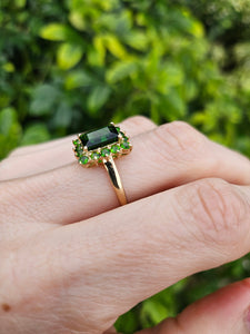 0214:Vintage: 9ct Gold 15 Green Diopside Geometric Set Ring - a rare beauty