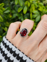 Cargar imagen en el visor de la galería, 1003: Vintage: 18ct Gold Almandine Garnet 18 Diamonds Ring- UPDATED
