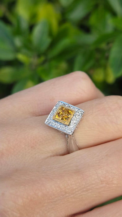 2286 Vintage: 18ct White Gold Yellow Sapphires Diamonds Geometric Set Ring