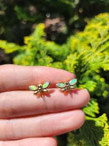 1531: Vintage: 18ct Gold Dragonfly Stud Earrings- cute creation