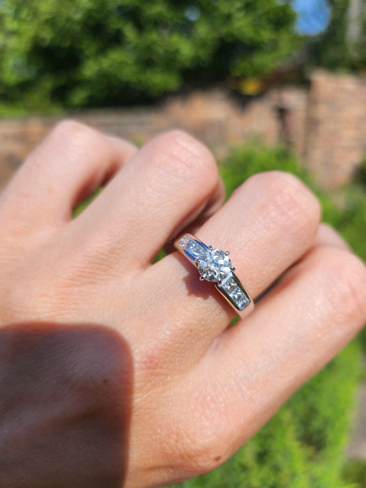 6517 Vintage: 14ct White Gold 1.40ct Diamond Solitaire (0.8ct) Ring with Princess Cut Shoulders