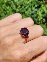 Cargar imagen en el visor de la galería, 1993: Vintage: 9ct Rose Gold Rhodolite Garnets Cocktail Ring- Pink Gold Purple Garnets
