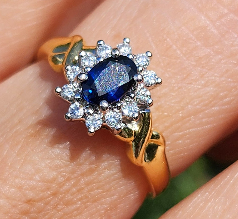 6525 Vintage: 18ct Yellow Gold Sapphire & Diamond Oval Cluster Ring