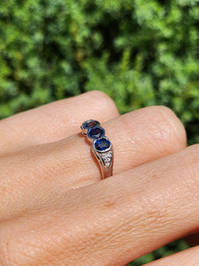 6123: Vintage 18ct White Gold French Bue Sapphires Diamonds Stacker/Dress Ring