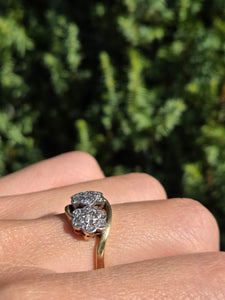 1874: Vintage: 18ct Gold Natural Diamonds Double Flower Head Ring