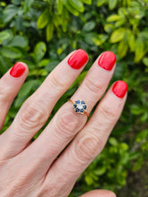 Cargar imagen en el visor de la galería, 1057: Vintage: 18ct Gold French Blue Sapphires Diamonds Flower Head Ring
