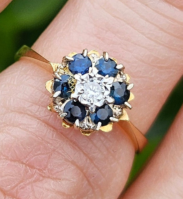 1057: Vintage: 18ct Gold French Blue Sapphires Diamonds Flower Head Ring