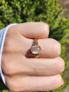 1565: Vintage: 9ct Gold Openwork Cabochon Moonstone Solitaire Ring