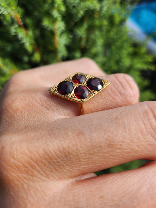 6536 Antique: 18ct Yellow Gold Garnet Marquise Panel Ring — Edwardian