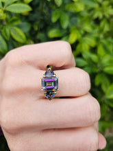 Load image into Gallery viewer, 0406: Vintage: 9ct Gold Caribbean Topaz Trilogy Ring- geometric symmetry, lovely colours
