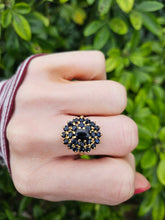 Load image into Gallery viewer, 0581: Vintage: 18ct Gold Australian Blue Sapphires Statement Cluster Ring- Date Mark 1975
