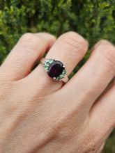 Cargar imagen en el visor de la galería, 1583: Vintage: 9ct White Gold Red &amp; Demantoid Garnets Cocktail Ring- superb combination
