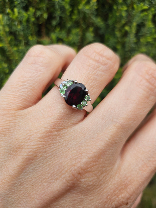 1583: Vintage: 9ct White Gold Red & Demantoid Garnets Cocktail Ring- superb combination