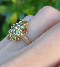Cargar imagen en el visor de la galería, 2298 Vintage: 9ct Gold Peridots Natural Diamonds Floral Cluster Ring
