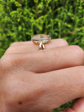 Cargar imagen en el visor de la galería, 1640: Vintage: 9ct Gold Cushion Cut Mint Green Quartz Cocktail Ring- extraordinary
