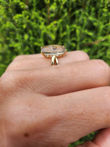 1640: Vintage: 9ct Gold Cushion Cut Mint Green Quartz Cocktail Ring- extraordinary