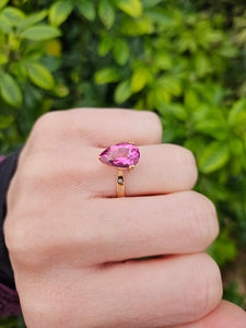 0473: Vintage 9ct Gold Pear Cut Pink Topaz Diamonds Cocktail Ring- lovely combination