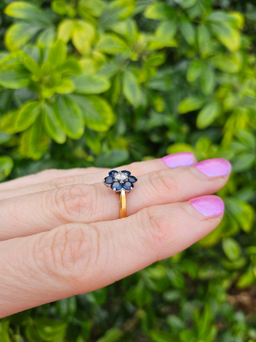 6313  Vintage: 18ct Gold: Blue Sapphire Diamond Floral Ring- super quality