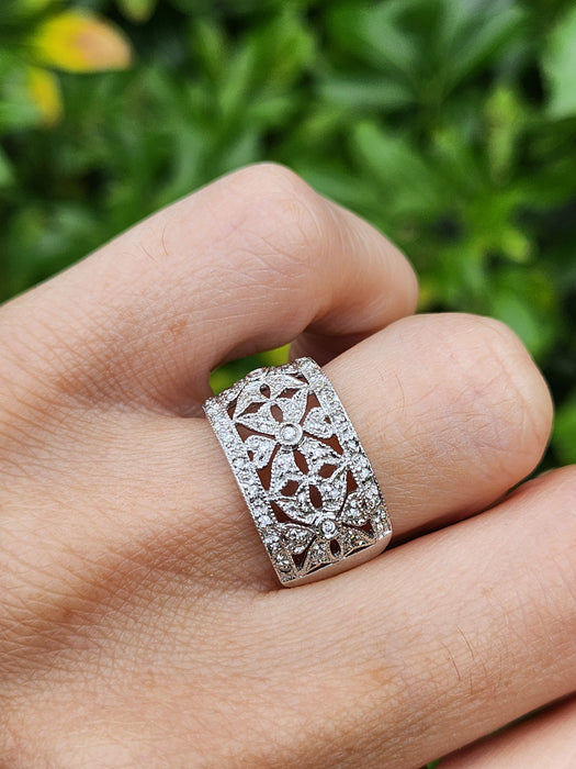 1752: Vintage: 9ct White Gold Openwork 39 Natural Diamonds Statement Ring- Eye candy