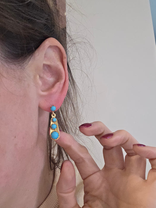 6382 Antique: 18ct Yellow Gold Graduating Turquoise Drop Earrings