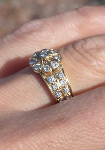 1872: Vintage: 18ct Gold 25 Diamonds Cluster Ring - sparkling symmetry