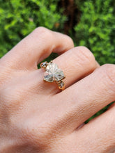 Cargar imagen en el visor de la galería, 1783: Vintage: 9ct Gold Trillion Cut Mint Greek Quartz Diamonds Cocktail Ring- LUSH
