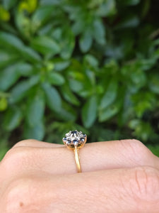 6163: Vintage: 18ct Gold Blue Sapphires Diamonds Cluster Ring- natural, sparkling beauty