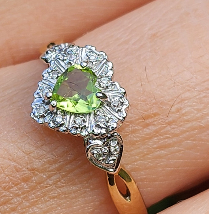 1631: Vintage: 9ct Gold Heart-Cut Peridot 14 Diamonds Cluster Ring- Lush, sparkling, beauty