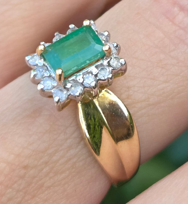 2140: Vintage;: 14ct Gold Emerald Cut Emerald (0.79ct) 14 Diamonds (0.43ct) Ring - LUSH