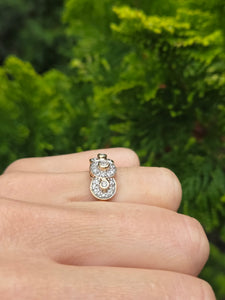 2303: Vintage; 9ct Gold 33 Diamonds Flower Head Trilogy Ring