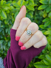 Load image into Gallery viewer, 0288: Vintage: 18ct Gold 9 Brilliant Cut Diamonds Cluster Ring- super sparkly
