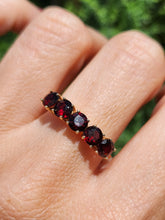 Cargar imagen en el visor de la galería, 6130: Vintage: 9ct Gold 5 Rich Red Garnets Stacker/Half-Eternity Ring- Lush
