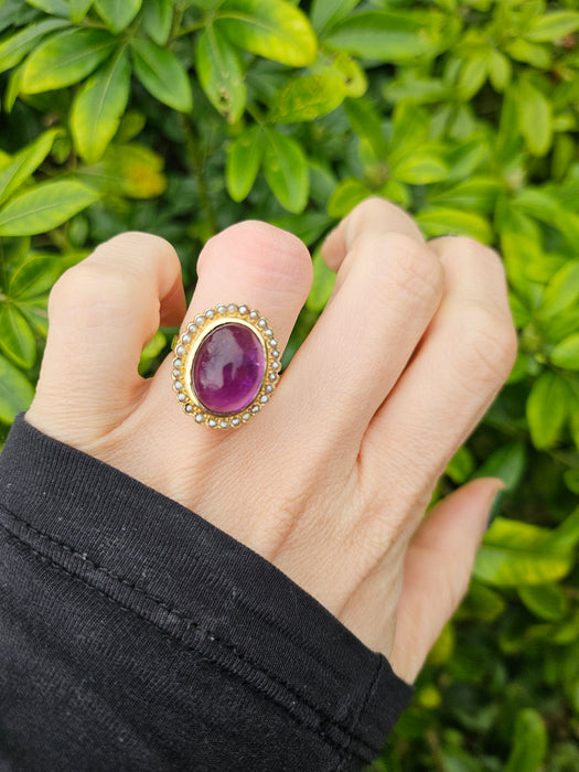 6395: Vintage: 18ct Gold "Carbuncle" Lilac Amethysts 28 Seed Pearls Ring