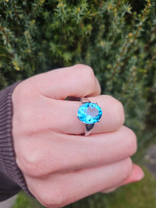6025: Vintage: 9ct White Gold Large Swiss Blue Topaz Cocktail Ring- crisp, clean, eye candy