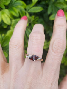 0453: Vintage: 18ct Gold Triangular Cut Red Garnets Diamonds Geometric Set Ring