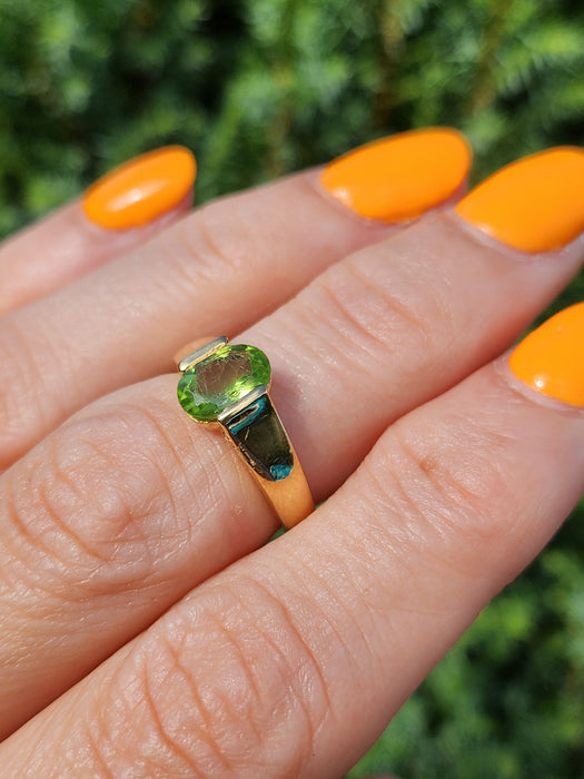 6407 Vintage 18ct Gold Peridot Solitaire Dress/Stacker Ring- Exquisite