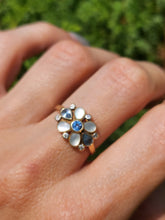 Cargar imagen en el visor de la galería, 1797: Vintage: 9ct Gold Moonstones, Sapphires, Blue Spinels Cocktail Ring- Splendid

