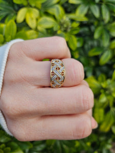 1139: Vintage: 9ct Gold 25 Diamonds Openwork Ring- sparkling symmetry
