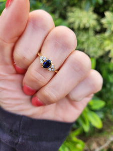 9081: Vintage: 18ct Gold French Blue Sapphire Diamonds Trefoil Set Ring- simply gorgeous